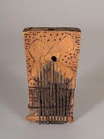 Lamellofon (Sanza) – Mali – hout en ijzer – late 20e eeuw