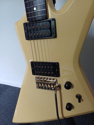 Aria Pro II - ZZ Deluxe Explorer Type Cream White Original, Muziek en Instrumenten, Nieuw