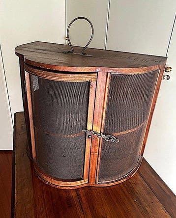 Kabinet - Hout - Antieke moscarola hangende kast