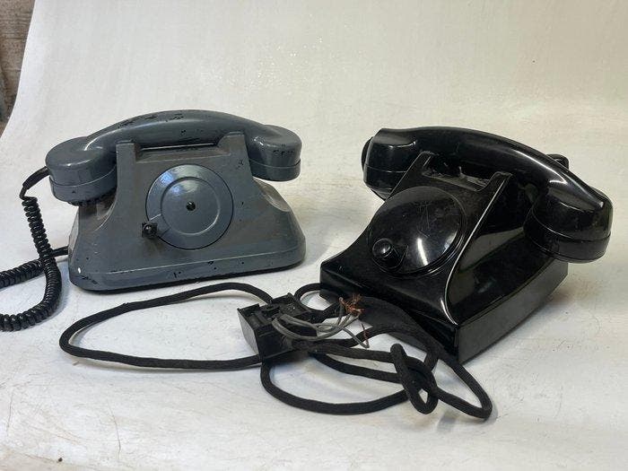Ericsson - Téléphone analogique - Bakélite - Deux téléphones, Antiek en Kunst, Kunst | Designobjecten