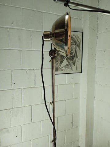 Famed - Staande lamp - Staal, Messing, Vernikkeld messing,, Antiek en Kunst