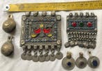 5 l Kuchi pendants and 2 bells - metaal glas - Afghanistan -