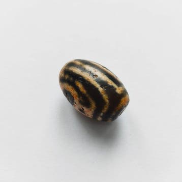 Oud Tibetaans/Nepalees Geëtst agat Kralen-talisman met, Antiek en Kunst