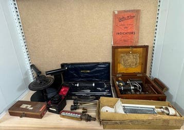 Collection of scientific instruments including steam engine, Antiek en Kunst