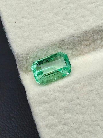 Groen Smaragd - 0.97 ct - International Gemological, Nieuw