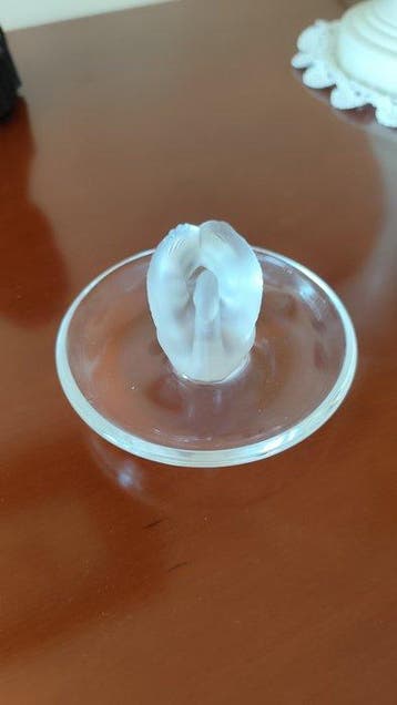 Lalique - Beeldje - Cygne sur coupelle - Glas, Antiek en Kunst