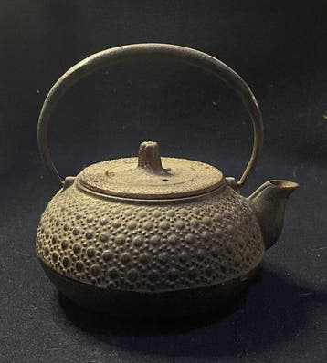 Nanbu Tekki - Iwachu - Theepot - IJzer - Kleine gietijzeren, Antiek en Kunst