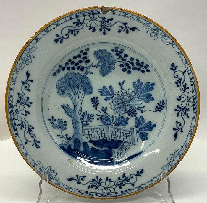 Delfts blauw bord met Chinees geïnspireerd tuinlandschap –, Antiek en Kunst, Antiek | Glaswerk en Kristal