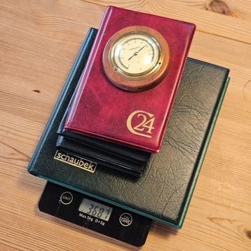 Wereld. 3.6 kg in 4 albums 20th century, various metals and, Postzegels en Munten