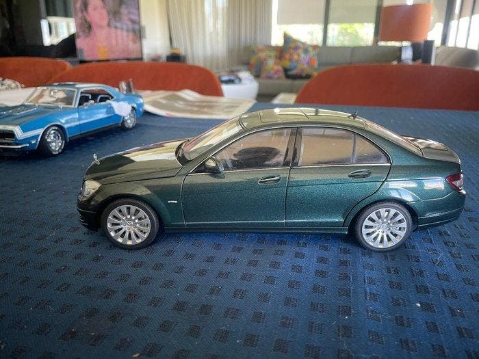 Autoart 1:18 - Modelauto - Mercedes-Benz C-Class W204, Hobby & Loisirs créatifs, Voitures miniatures | 1:5 à 1:12