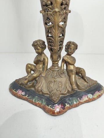 Decoratief ornament - China - Porseleinen trompetvaas