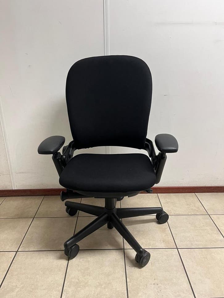 Steelcase Leap Bureaustoel, Inclusief Nieuwe Zwarte Stof, Huis en Inrichting, Bureaustoelen, Bureaustoel, Zwart, Zo goed als nieuw