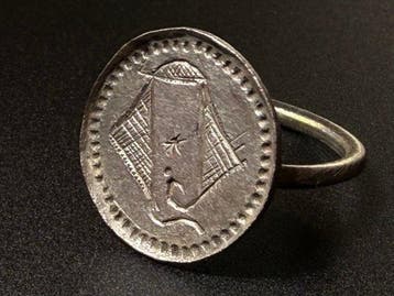 Médiéval Bague en argent, intacte, avec un monogramme
