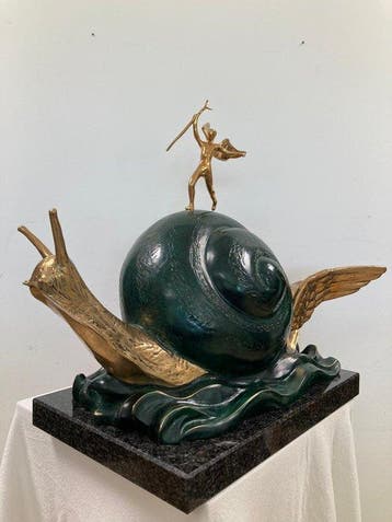 Salvador Dali (1904-1989) - sculptuur, Snail and the Angel -