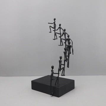 sculptuur, Climbing step by step - 39 cm - Metaal