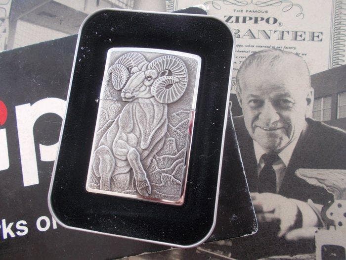 Zippo Zodiac Aries Ram Lighter 1997 new unfired - Zonder, Collections, Articles de fumeurs, Briquets & Boîtes d'allumettes