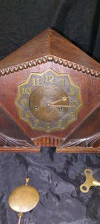 Amsterdamse school klok met ster vormige bronzen wijzerplaat