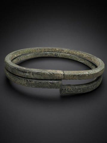 IJzertijd Oude bangles (armbanden) met patronen (Zonder, Antiek en Kunst
