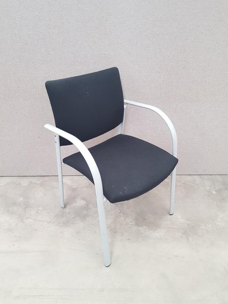 Vergaderstoel zwart/wit gebruikt, Zakelijke goederen, Kantoor en Winkelinrichting | Kantoormeubilair en Inrichting, Ophalen of Verzenden