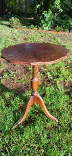 Victorian walnut Tripod side table - Salontafel - Hout