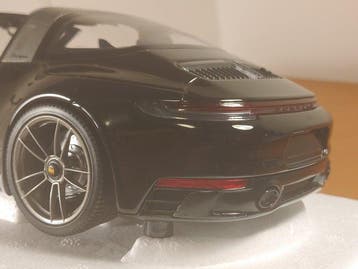 Minichamps 1:18 - Coupé miniature - Porsche 911 (992) Targa