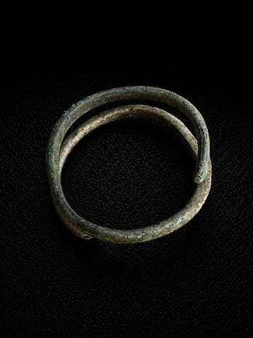 Keltisch, vroeg La Tène 13e tot 9e eeuw v.Chr. Brons Armband