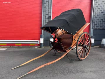 Klassieke Houten Tweewielige Paardenkoets met..., Nieuw