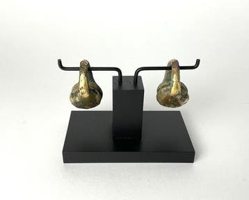Boucles doreilles en bronze doré - époque pré-angkorienne -