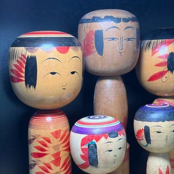 Gesigneerd. Een lot van 7 antieke Japanse creatieve