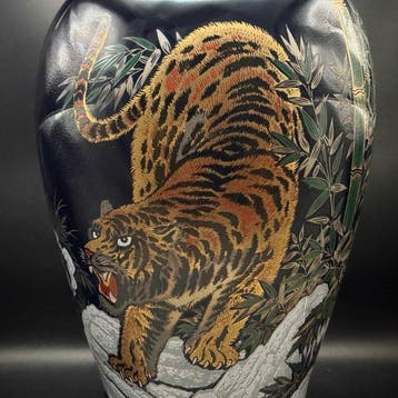 H31 cm Kutani keramische vaas – Tijger en bamboe op