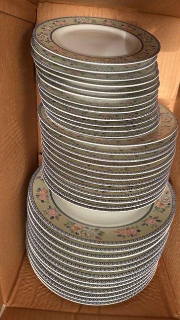 Plat (39) - Porcelaine - Service de 36 assiettes