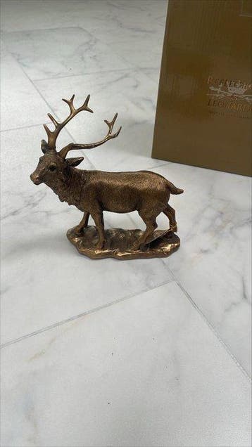 sculptuur, Bronze Effect Stag Sculpture – Majestic Deer