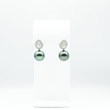 Hangoorbellen - 18 karaat Witgoud Parel - Diamant