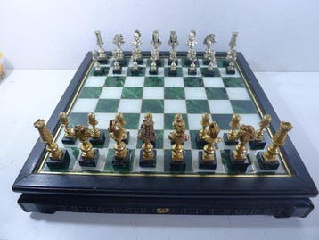 jeu dechecs en bronze doré et argenté socle en marbre