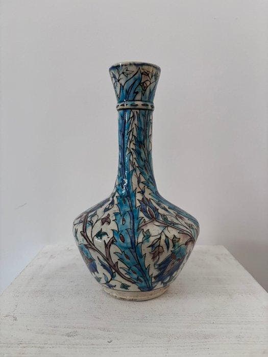 Vase de style Iznik Kuthaya - Céramique - Turquie - fin du, Antiek en Kunst, Kunst | Niet-Westerse kunst