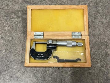 Veiling - Digitale buitenmicrometer 0-25mm in houten opbergk, Doe-het-zelf en Bouw, Meetapparatuur, Nieuw