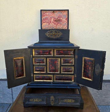 Central Europe - Kabinet - Walnoot