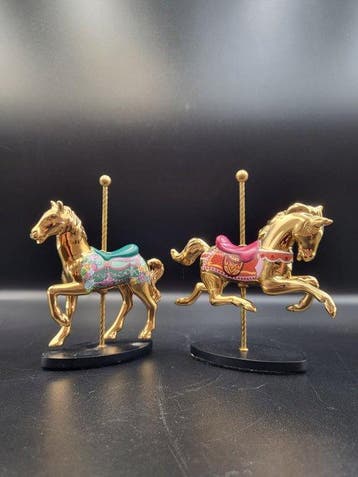 Lot de 2 chevaux de carrousel – House of Fabergé – The