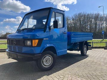 Mercedes-Benz - 207 - 1984