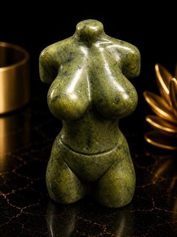 Natural Green Jade Female Torso Carving – 6 cm Handcrafted C, Verzenden