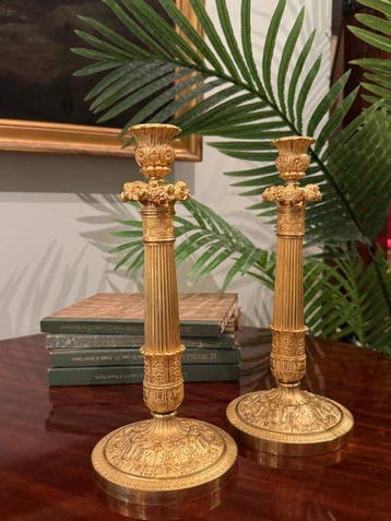 Paire de flambeaux en bronze ciselé et doré - Époque