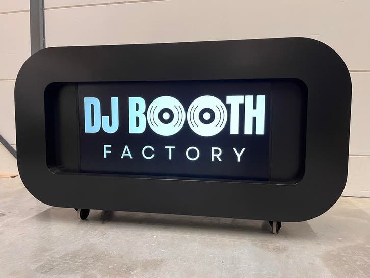 dj booth met tv scherm, Musique & Instruments, DJ sets & Platines