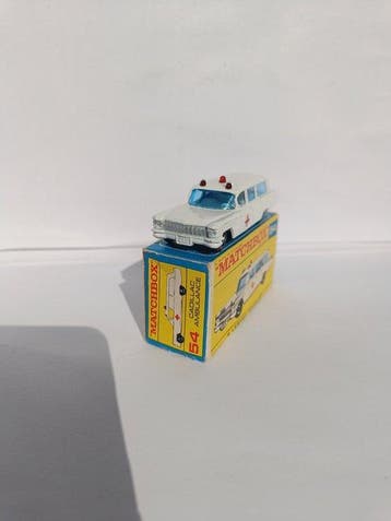 Matchbox 1:87 - Voiture miniature - Cadillac Ambulance - N°, Nieuw