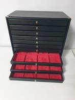 Accessoires. Monetiere in ecopelle nera per 80 posti (Sans