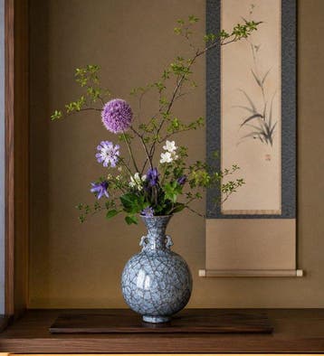 Eenbloemige vaas - Keramiek - Japan - Celadon bloemvaas, Antiquités & Art