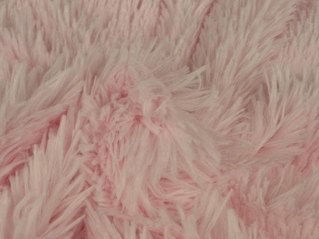10 meter langharig bont - baby roze - Pluche stoffen, Hobby & Loisirs créatifs, Tissus & Chiffons, Envoi