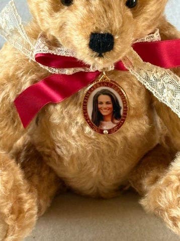 Steiff: Teddybeer Catherina Princess of Wales - Teddybeer -, Antiek en Kunst
