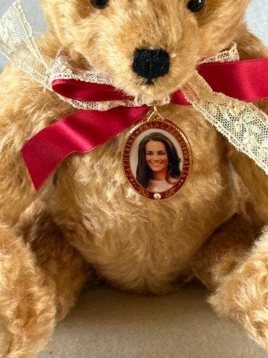 Steiff: Teddybeer Catherina Princess of Wales - Teddybeer -, Antiek en Kunst, Antiek | Speelgoed