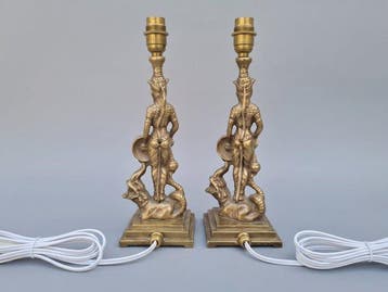 RARA COPPIA DI LAMPADE SCULTOREE: Guerrieri Orientali in