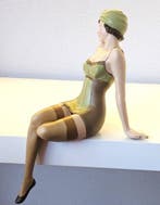 sculptuur, Lingerie Dame Jaren 50 - 32 cm - resin